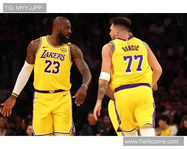 湖人雷霆季后赛经典对决回顾及关键时刻分析